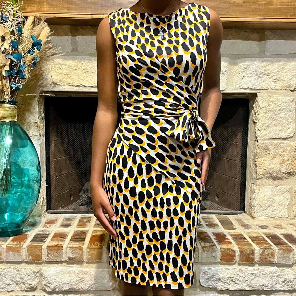 Diane Von Furstenberg silk bold print fitted sheath dress